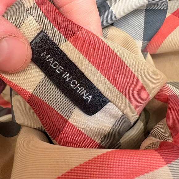 Burberry burgandy nylon and black leather shoulder bag - Picture 3 of 16